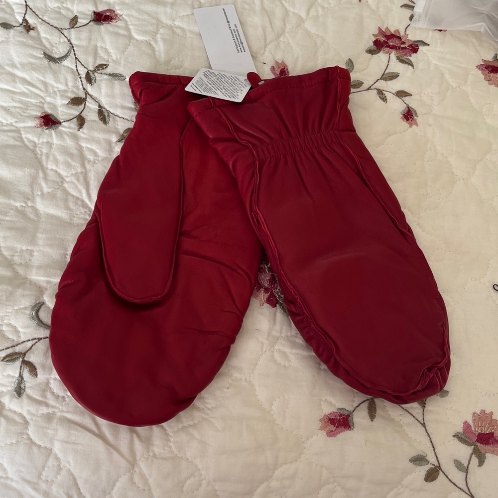 Deep Red Mittens - Picture 3 of 5